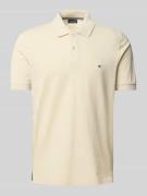 Christian Berg Men Poloshirt mit Label-Stitching in Ecru, Größe 3XL