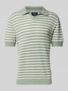 MCNEAL Regular Fit Poloshirt mit V-Ausschnitt in Lind, Größe L