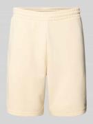 REVIEW Relaxed Fit Sweatshorts mit Label-Stitching in Ecru, Größe L