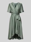 Swing Cocktailkleid mit Bindegürtel in Lind, Größe 40