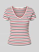 Tommy Jeans Slim Fit T-Shirt mit V-Ausschnitt in Rot, Größe M