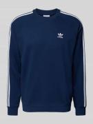 adidas Originals Sweatshirt mit Label-Stitching in Marine, Größe L