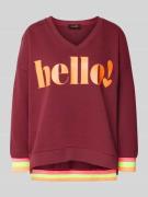 miss goodlife Sweatshirt mit Statement-Print und V-Ausschnitt in Borde...