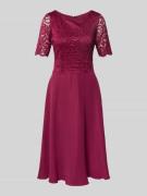 Vera Mont Knielanges Cocktailkleid mit Spitze in Bordeaux, Größe 36