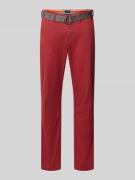 MCNEAL Slim Fit Chino mit Gürtel in Rot, Größe 52