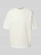PROHIBITED T-Shirt mit Label-Stitching und Rundhalsausschnitt in Offwh...