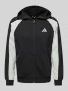 adidas Sportswear Sweatjacke mit Label-Stitching in Black, Größe XL