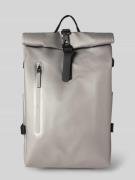 RAINS Rucksack mit Tragehenkel in Mittelgrau, Größe 1