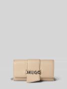 HUGO Clutch mit Label-Applikation aus Metall Modell 'MEL 2.0' in Taupe...