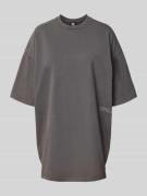 Karo Kauer Oversized T-Shirt mit Label-Print in Anthrazit, Größe L