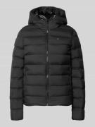 Tommy Jeans Regular Fit Daunenjacke mit Kapuze in Black, Größe L