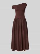 Forever New Cocktailkleid mit gelegten Falten in Schoko, Größe 34