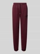 Gant Slim Fit Sweatpants mit Logo-Patch Modell 'Tonal' in Bordeaux, Gr...