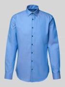 Jake*s Slim Fit Business-Hemd mit Knopfleiste in Royal, Größe 39/40