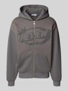 REVIEW Sweatjacke mit Label-Print in Dunkelgrau, Größe L
