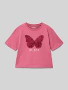 Guess T-Shirt mit Label-Schriftzug in Fuchsia, Größe 140