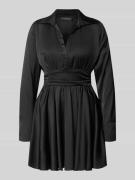 Guess Minikleid mit V-Ausschnitt Modell 'CONCETTA FLARE DRESS' in Blac...