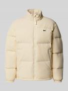 Lacoste Regular Fit Daunenjacke mit Stehkragen und integrierter Kapuze...