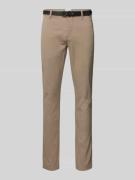 Lindbergh Regular Fit Chino mit Gürtel in Sand, Größe 29/32