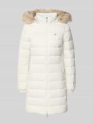 Tommy Jeans Slim Fit Steppmantel mit Daunen-Feder-Füllung in Offwhite,...