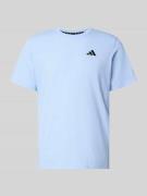 adidas Training T-Shirt mit Label-Print in Bleu, Größe L