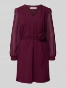 Rinascimento Cocktailkleid mit V-Ausschnitt in Bordeaux, Größe M