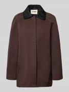 Staud Trenchcoat mit Umlegekragen und verdeckter Knopfleiste in Dunkel...