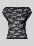 Gina Tricot Slim Fit T-Shirt aus Spitze im asymmetrischen Design in Bl...