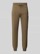 HUGO Relaxed Fit Sweatpants mit Label-Badge in Hellbraun, Größe XXL