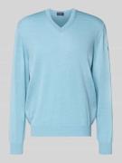 MAERZ Muenchen Strickpullover aus Schurwolle mit V-Ausschnitt in Hellb...