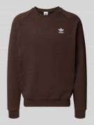 adidas Originals Sweatshirt mit Label-Stitching in Dunkelbraun, Größe ...