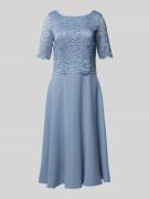 Vera Mont Cocktailkleid mit U-Boot-Ausschnitt in Hellgrau, Größe 44