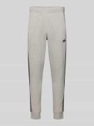 adidas Originals Sweatpants mit elastischem Bund in Hellgrau Melange, ...