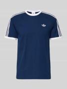 adidas Originals T-Shirt mit Label-Stitching in Marine, Größe L