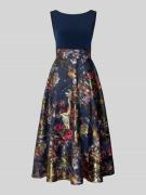 Christian Berg Cocktail Abendkleid mit U-Boot-Ausschnitt in Marine Mel...