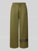 adidas Originals Wide Fit Sweatpants mit Logo-Applikation Modell 'LO' ...