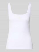 Calvin Klein Jeans Slim Fit Top mit Logo-Print Modell 'Scoop' in Weiss...