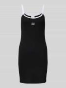 Gestuz Minikleid in Ripp-Optik mit Label-Stitching in Black, Größe M