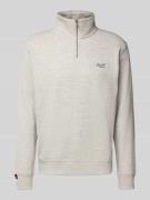 Superdry Sweatshirt mit Troyer-Kragen und Logo-Stitching in Hellgrau, ...