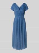 Vera Mont Schimmerndes Cocktailkleid mit V-Ausschnitt in Hellblau, Grö...