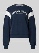 Tommy Jeans Boxy Fit Sweatshirt aus Baumwoll-Mix Modell 'VARSITY CREW'...