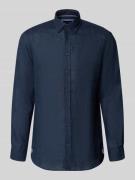 Christian Berg Men Slim Fit Leinenhemd mit Brusttasche in Dunkelblau, ...