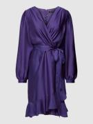 Swing Knielanges Cocktailkleid mit Bindegürtel in Lila, Größe 32