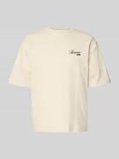 REVIEW T-Shirt mit Rundhalsausschnitt und Label-Print in Ecru, Größe L