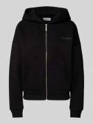 REVIEW Oversized Sweatjacke mit Label-Print in Black, Größe M