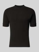 PROHIBITED Slim Fit T-Shirt mit Label-Stitching in Black, Größe L