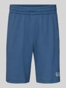 EA7 Emporio Armani Sweatshorts mit Logo und Eingrifftaschen in Sky, Gr...