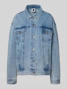 Karo Kauer Jeansjacke mit rückseitigem Label-Patch in Blau, Größe L