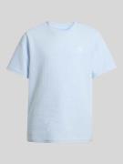 adidas Originals Regular Fit T-Shirt mit Logo Stitching in Bleu, Größe...