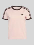 adidas Originals T-Shirt mit Label Stitching in Altrosa, Größe M